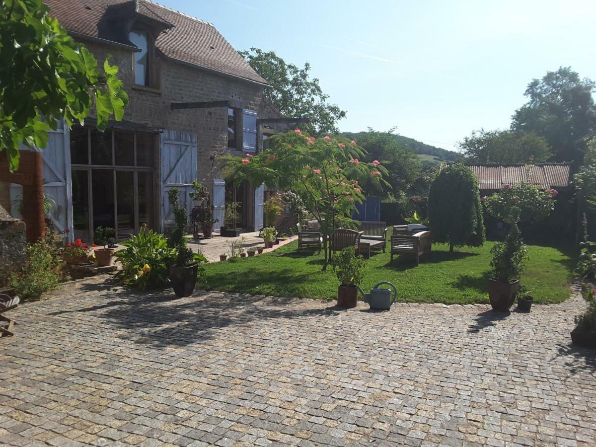 Gite Des Quatre Chemins La Vineuse Zewnętrze zdjęcie
